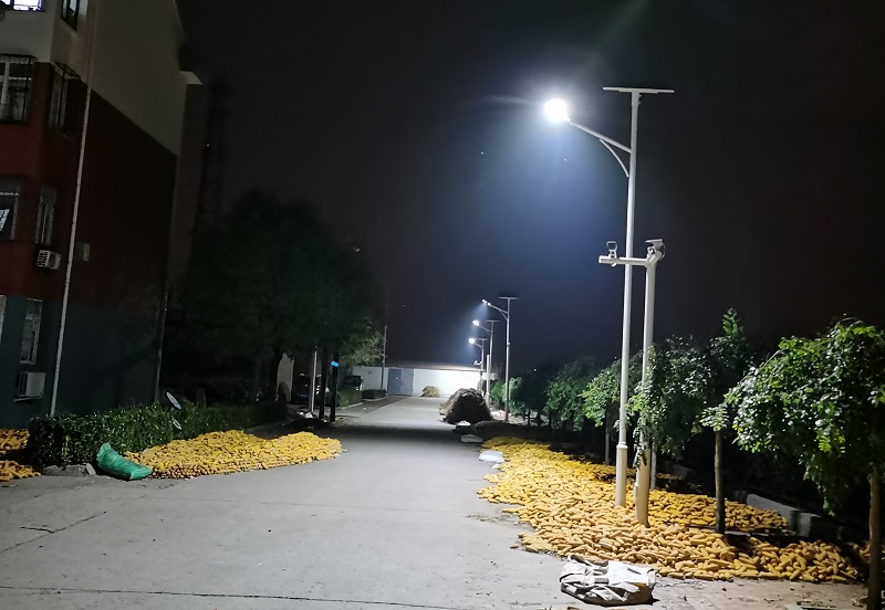 太陽(yáng)能路燈性能對(duì)比評(píng)估